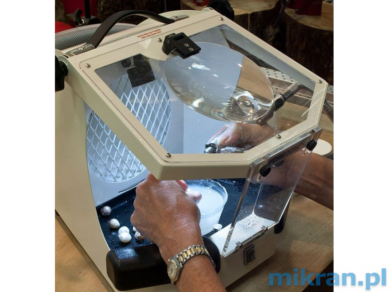 Dust chamber with magnifying glass MALC15